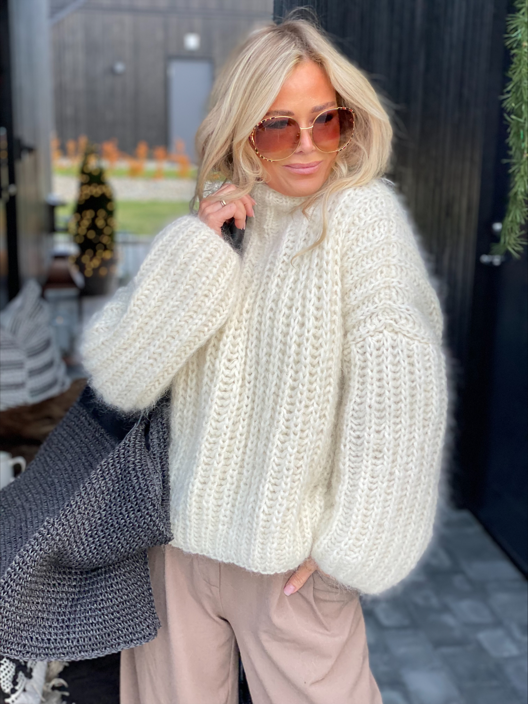processed-213C9142-3AF2-41FE-8F30-4629098F740A-DF40ADED-5917-4D44-8743-FE6CB649F91C LA sweater - Bilde 3