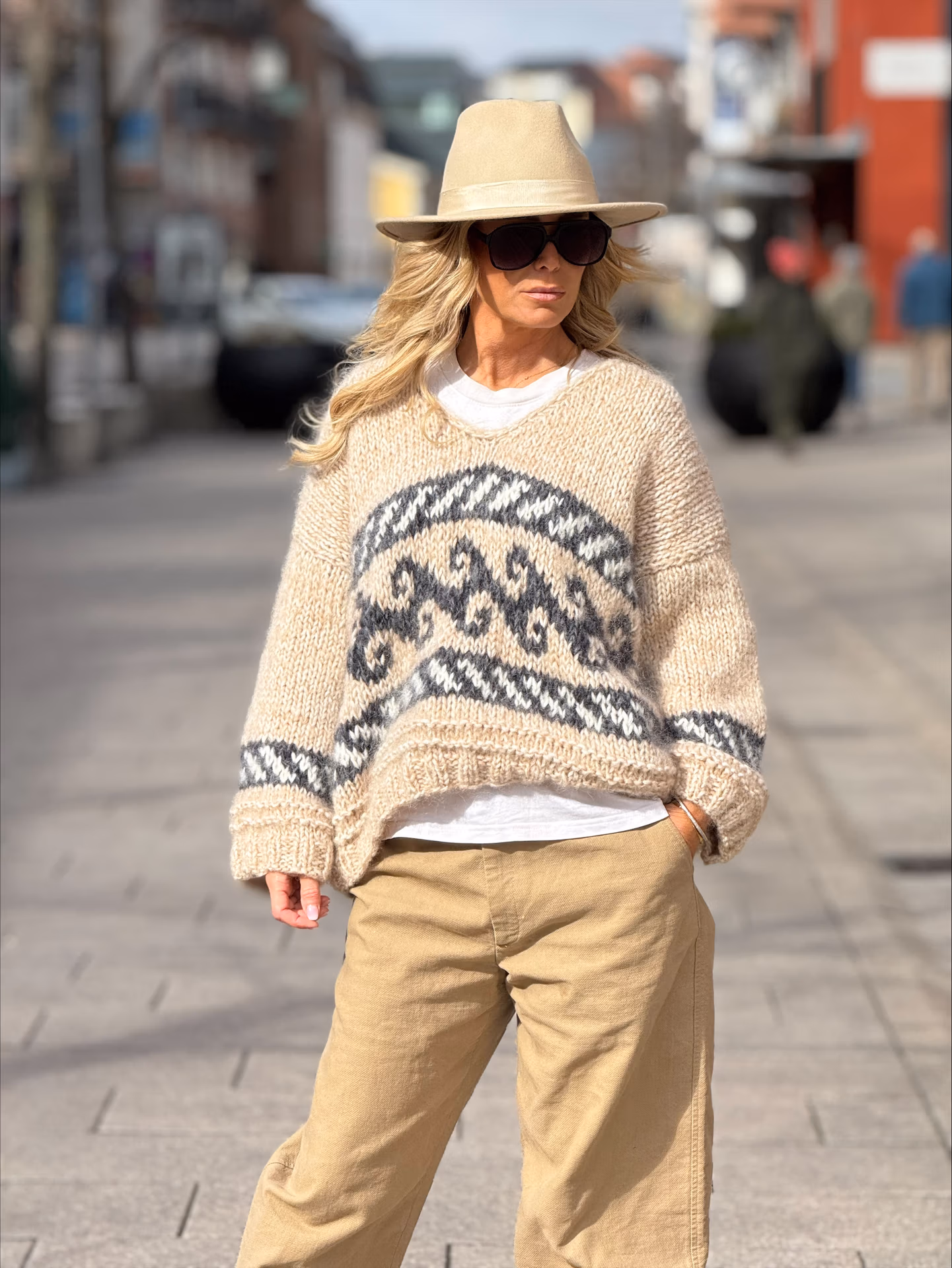 processed-C89DC673-787F-462C-A31B-64F2AB05D198 SAHARA V-neck Alpaca luxury - Bilde 3