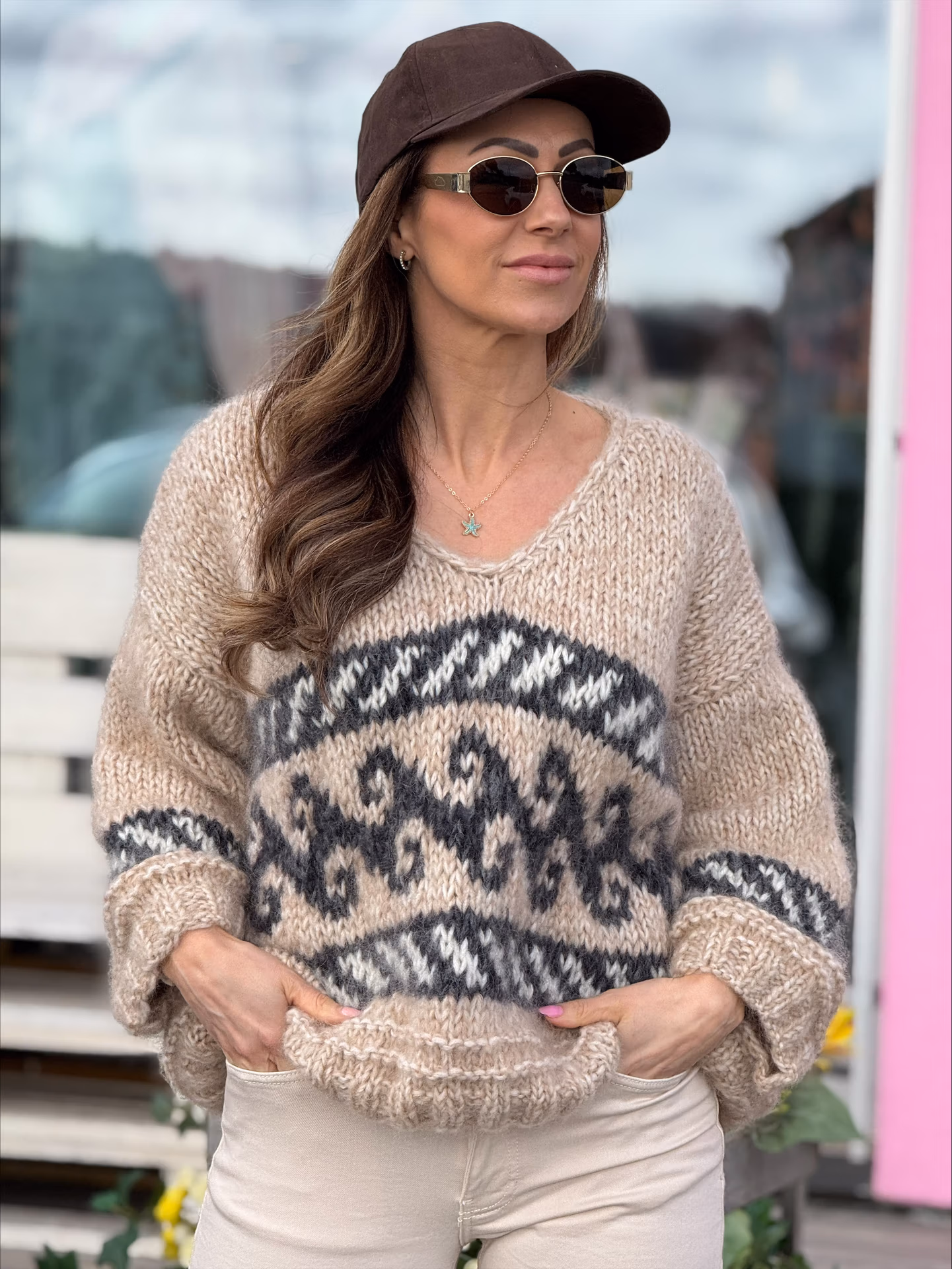 processed-F0ECA476-205D-44E9-9F1F-B2C2081F6D0D SAHARA V-neck Alpaca luxury - Bilde 1